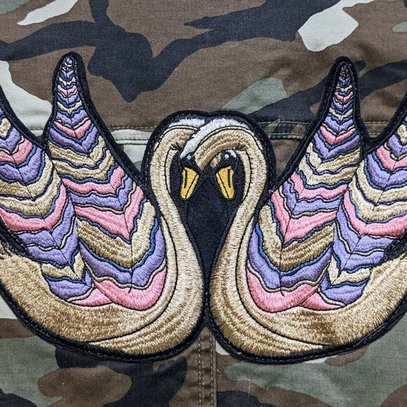NEW PacSun Women's  Size S Camo Rose Swans Flower Embroidered Jacket Shacket - Picture 5 of 12